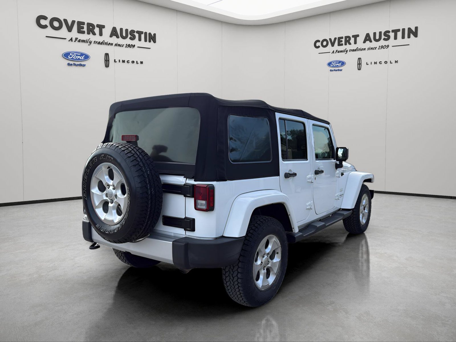 Used 2015 Jeep Wrangler Unlimited Sahara w/ Connectivity Group AWD/4WD image 7