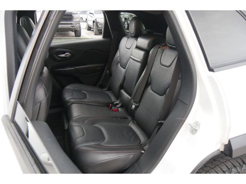 Used 2015 Jeep Cherokee Trailhawk w/ Comfort/Convenience Group image 18