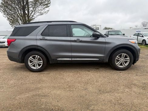 Used 2022 Ford Explorer XLT w/ Equipment Group 202A AWD/4WD image 6