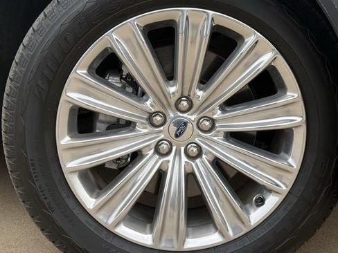 Used 2021 Ford Explorer Limited w/ Hybrid Equipment Group 310A AWD/4WD image 10