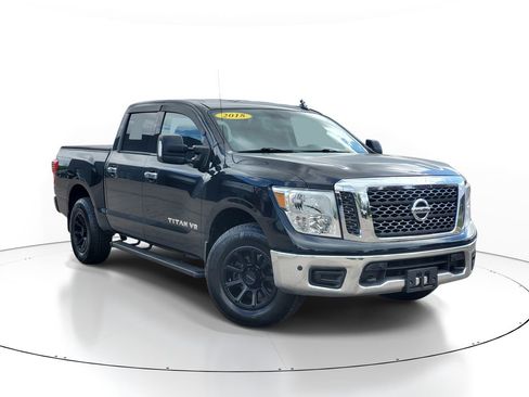 Used 2018 Nissan Titan SV w/ SV Convenience Package AWD/4WD image 1