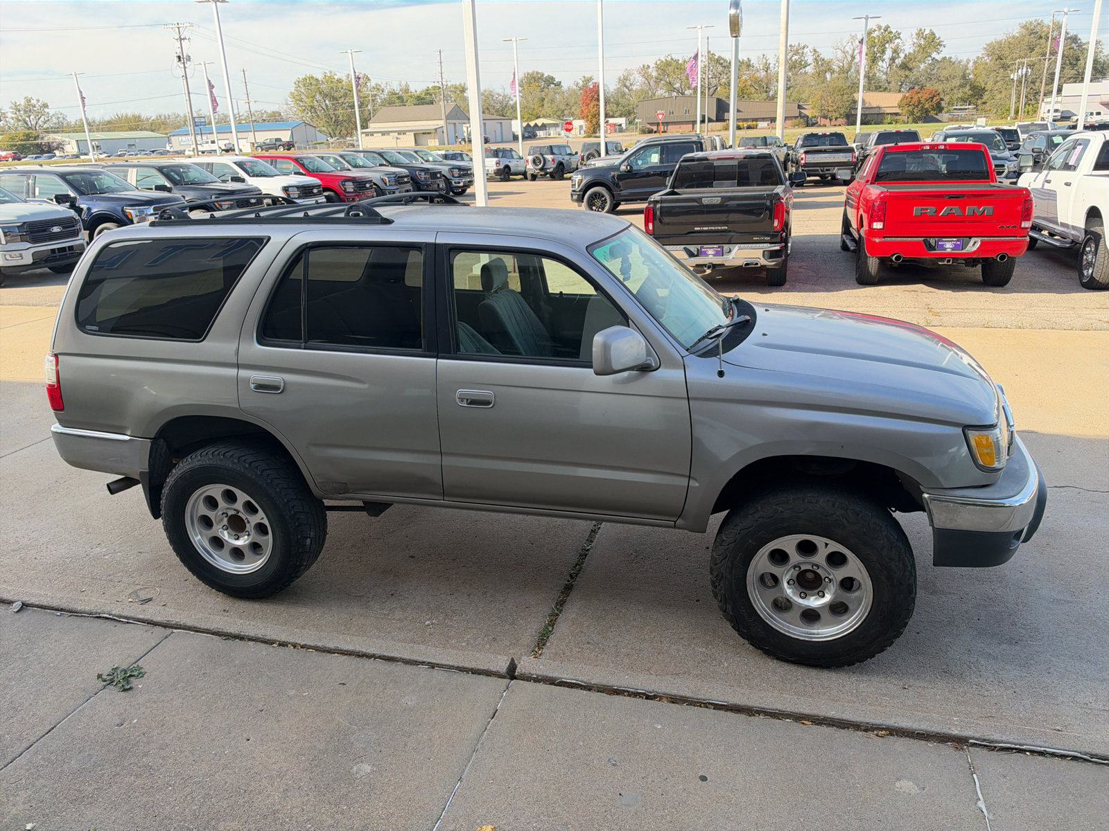 Used 2002 Toyota 4Runner SR5 RWD image 5