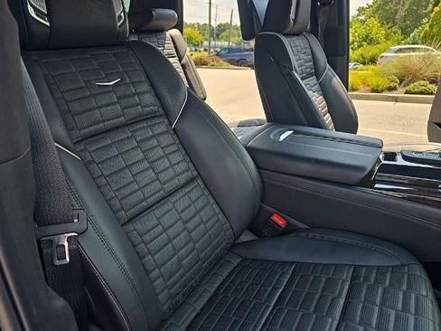 Used 2024 Cadillac Escalade Premium Luxury Platinum AWD/4WD image 13