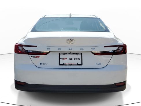 Used 2025 Toyota Camry LE FWD image 5