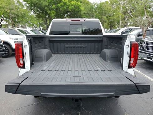 Used 2022 GMC Sierra 1500 Denali w/ Denali Premium Package AWD/4WD image 9