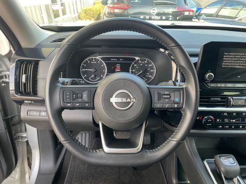 Used 2025 Nissan Pathfinder SV image 30