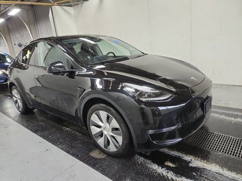 Used 2023 Tesla Model Y Long Range image 3