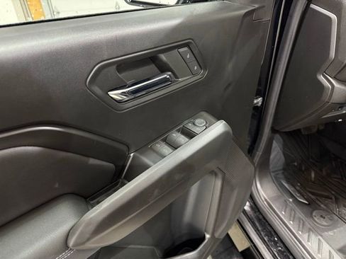 Certified 2024 Chevrolet Colorado LT w/ LT Convenience Package II image 9