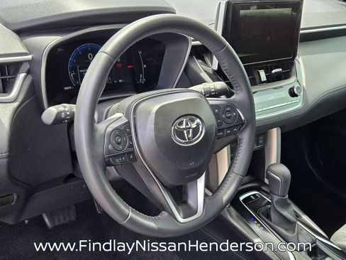 Used 2025 Toyota Corolla Cross XLE w/ Convenience Package FWD image 22