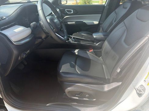 Used 2025 Jeep Compass Limited AWD/4WD image 5