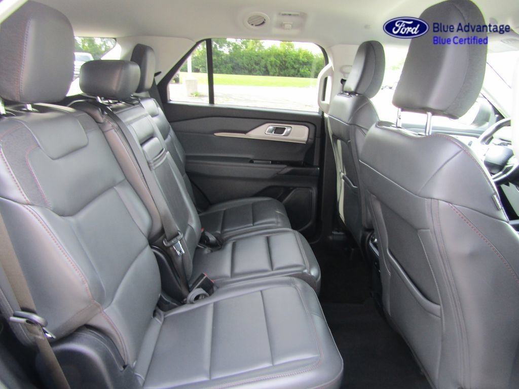Certified 2025 Ford Explorer Active w/ Active Comfort Package AWD/4WD image 16