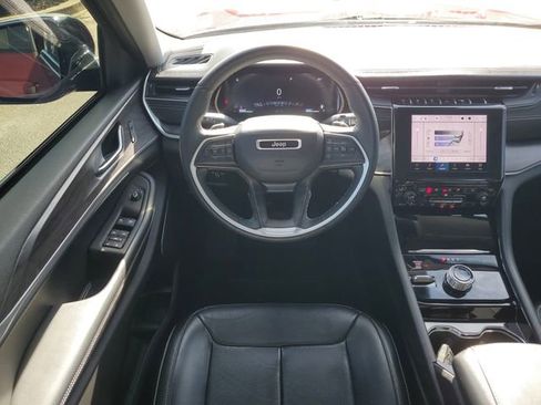 Used 2022 Jeep Grand Cherokee Limited w/ Luxury Tech Group II image 21