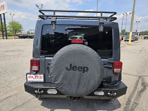 Used 2016 Jeep Wrangler Unlimited Rubicon w/ Connectivity Group image 6