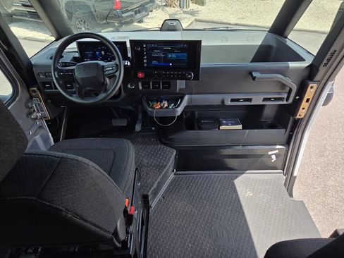 Used 2024 Chevrolet Brightdrop 400 w/ Commercial Equipment Package AWD/4WD image 14