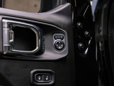 Used 2025 Jeep Wrangler Unlimited Rubicon w/ Technology Group image 65