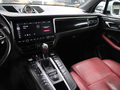 Used 2020 Porsche Macan image 30