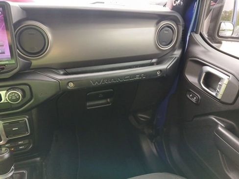 Used 2018 Jeep Wrangler Sport AWD/4WD image 25