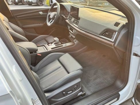 Used 2024 Audi Q5 e Prestige w/ Prestige Package image 25