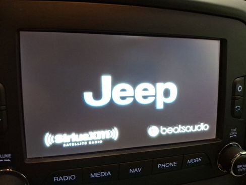 Used 2016 Jeep Renegade Latitude image 21
