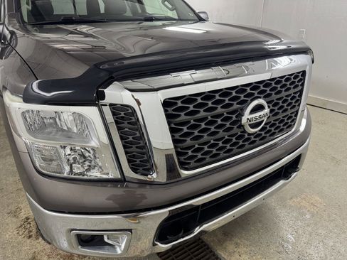 Used 2017 Nissan Titan SV image 3