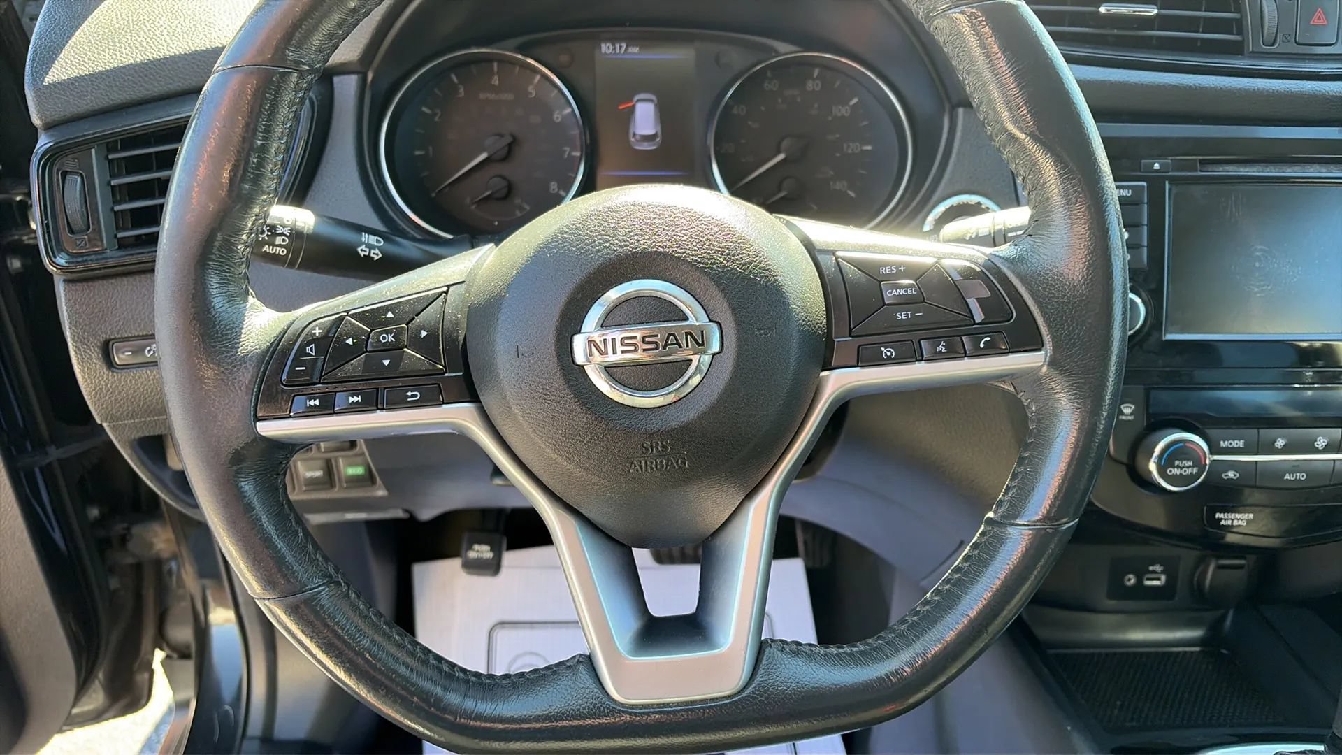 Used 2018 Nissan Rogue SV FWD image 13