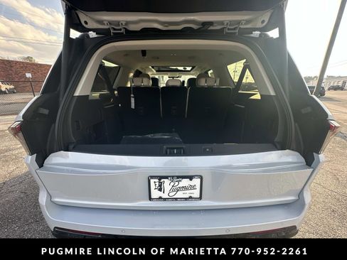 New 2026 Lincoln Navigator L Reserve AWD/4WD image 19