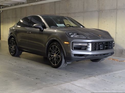 Certified 2024 Porsche Cayenne Coupe image 12