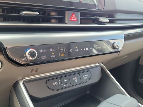New 2026 Kia Carnival FWD image 32