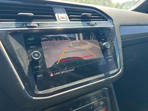 Used 2022 Volkswagen Tiguan SE R-Line image 6