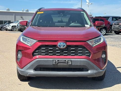 Used 2021 Toyota RAV4 XLE w/ Convenience Package image 3