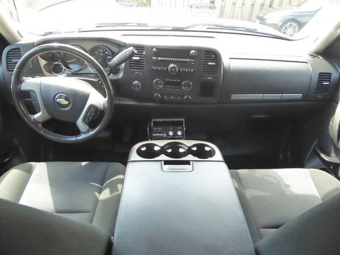 Used 2011 Chevrolet Silverado 2500 LT w/ Interior Plus Package AWD/4WD image 10