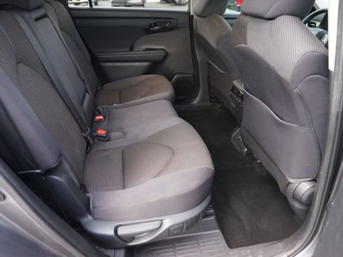 Used 2021 Toyota Highlander L FWD image 15