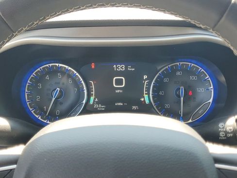 Used 2023 Chrysler Pacifica Touring-L FWD image 17
