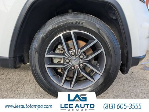 Used 2017 Jeep Grand Cherokee Limited image 10