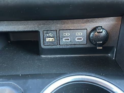 Used 2023 Toyota Highlander L image 26