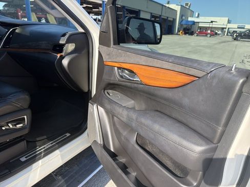 Used 2015 Cadillac Escalade ESV Premium RWD image 23