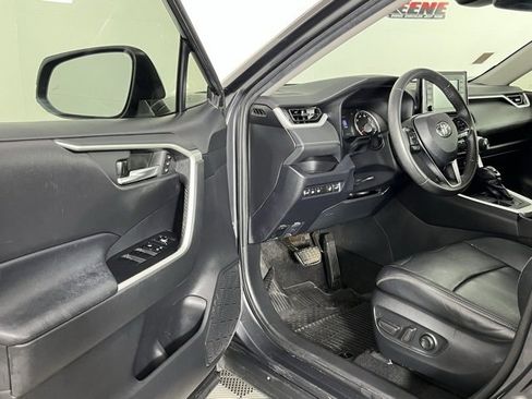 Used 2020 Toyota RAV4 XLE Premium image 22