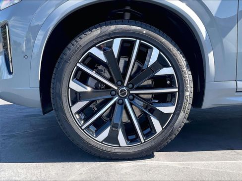 New 2027 Volvo XC90 B6 Plus AWD/4WD image 14