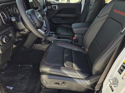 New 2025 Jeep Gladiator Rubicon image 16