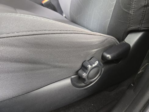 Used 2019 Toyota Tacoma TRD Sport w/ Technology Package image 30