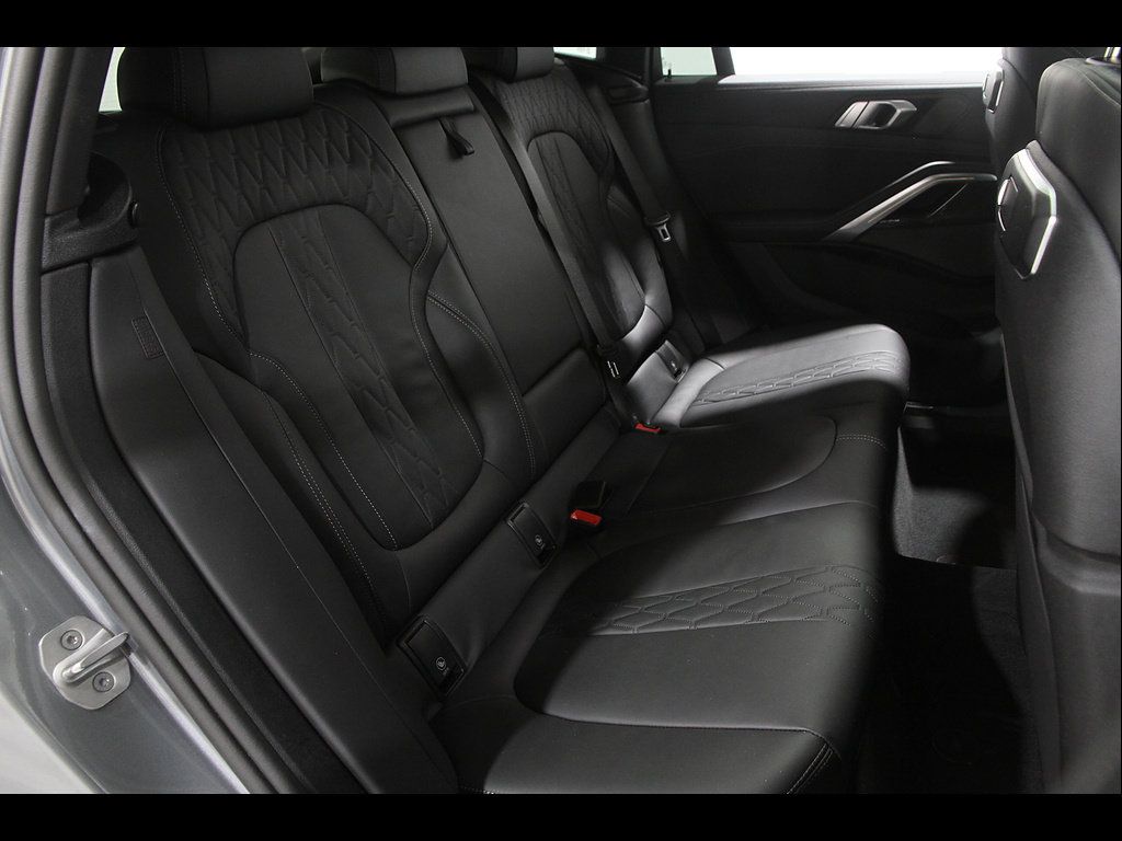 Used 2024 BMW X6 M60i w/ Climate Comfort Package AWD/4WD image 18