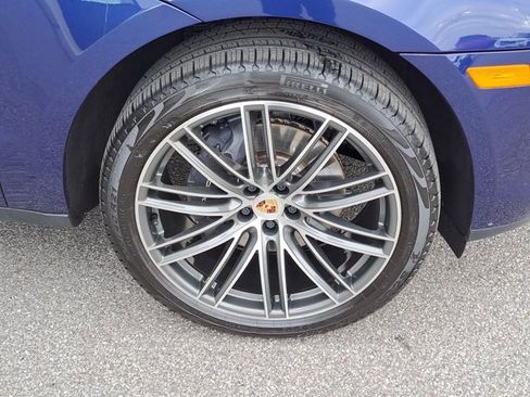 Certified 2025 Porsche Macan image 11
