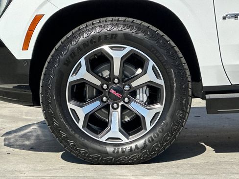 New 2026 GMC Yukon XL AT4 Ultimate AWD/4WD image 28