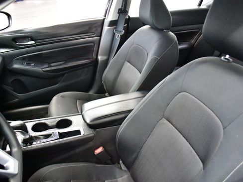 Used 2025 Nissan Altima 2.5 SV FWD image 9