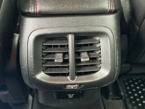 Used 2015 Jeep Cherokee Trailhawk w/ Leather Interior Group AWD/4WD image 46