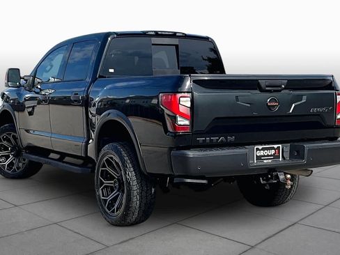 Used 2021 Nissan Titan PRO-4X w/ Pro-4x Convenience Package AWD/4WD image 12