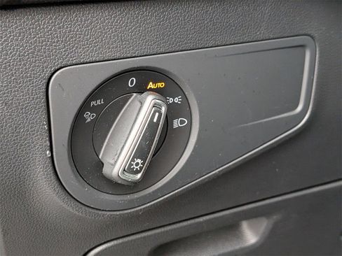 Used 2022 Volkswagen Tiguan SEL R-Line image 17