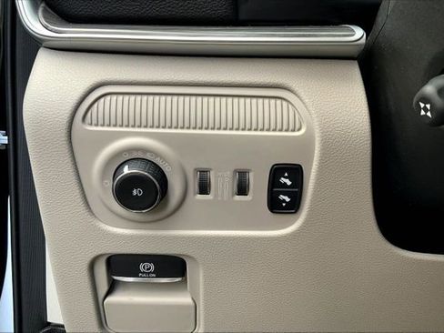 Used 2024 Jeep Wagoneer Series II w/ Flexible Seating Group image 35