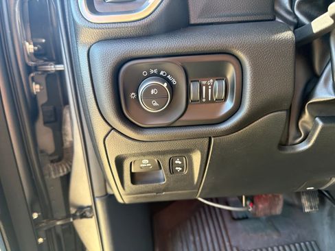 Used 2024 RAM 1500 Laramie AWD/4WD image 12
