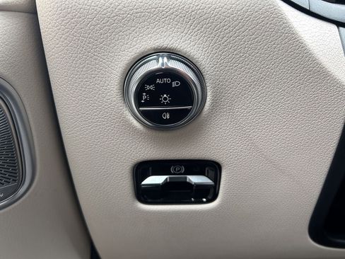 Used 2024 Mercedes-Benz GLC 300 4MATIC image 35